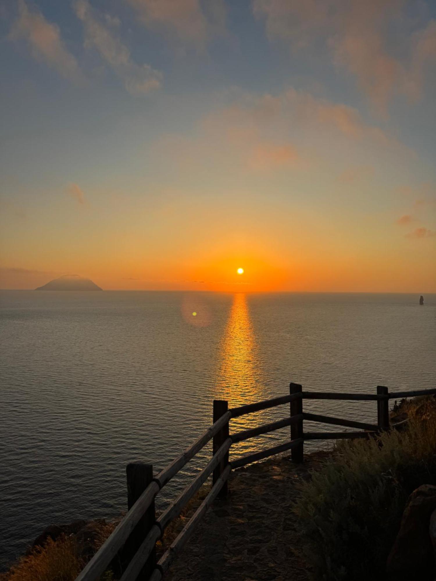 Vista Mare A Filicudi Villa *
